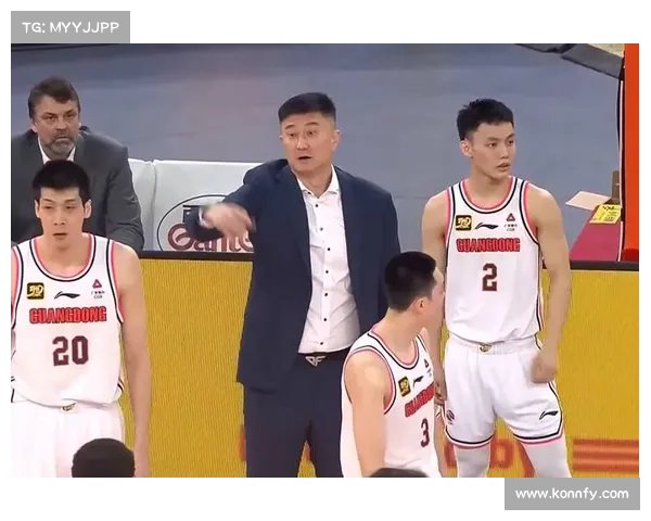 广东队遭篮协重罚杜锋心头痛爱将禁赛3个月朱芳雨表情凝重 广东队遭篮协重罚杜锋心头痛爱将禁赛3个月朱芳雨表情凝重